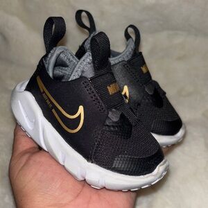 NIKE FLEX RUNNER 2 (TDV) Unisex SZ 3C Black/Gold NIB
